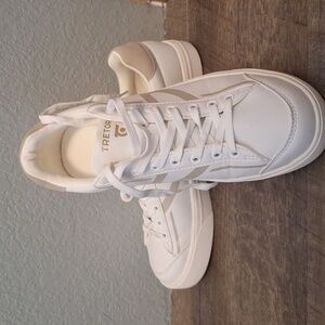 Womens Tretorn shoes size 9